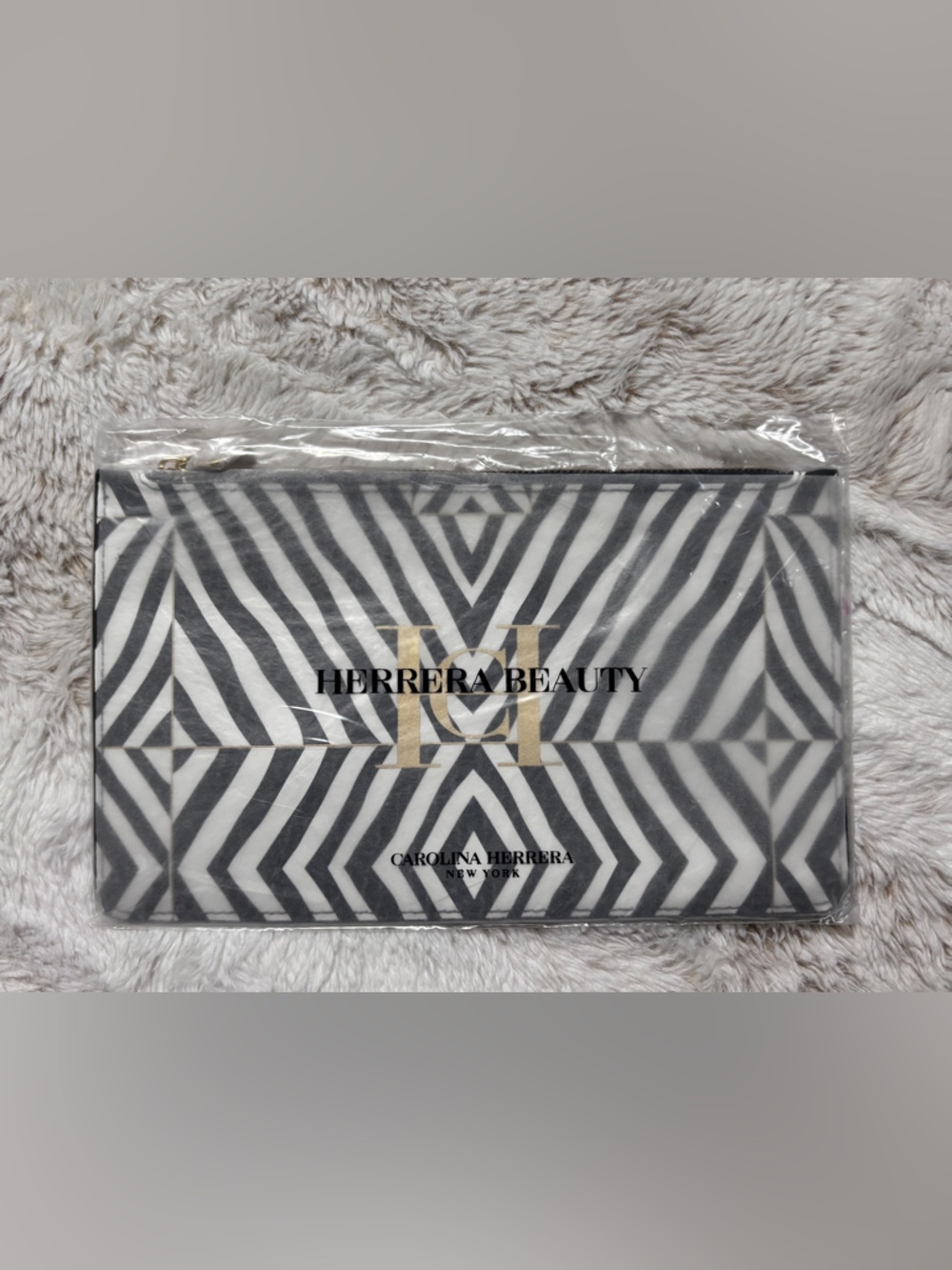 Carolina Herrera Monogram Zebra Print Cosmetics Bag NWT - Picture 4 of 4